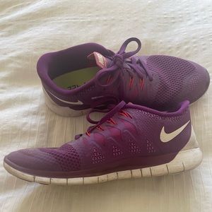 Nike womens free runs size 9